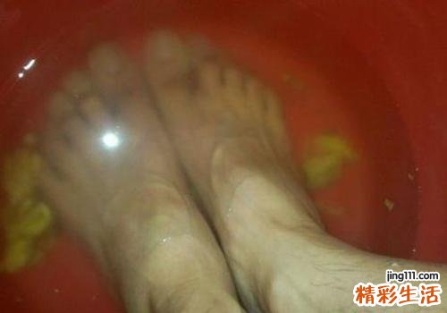 姜水泡脚能治宫寒吗 宫寒的症状有哪些
