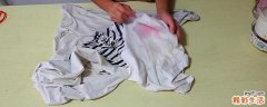 石榴汁弄到衣服上怎么洗 衣服上的石榴汁用什么洗