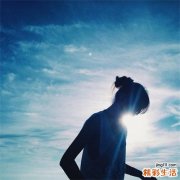 怎样瘦背_ 躺着练出骨感美背