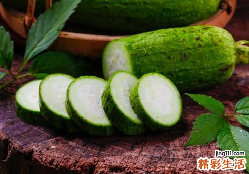 丝瓜冷藏发黑还能吃吗 丝瓜在冰箱能放多久