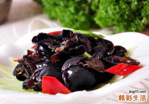 木耳搭配什么有营养 吃木耳注意什么