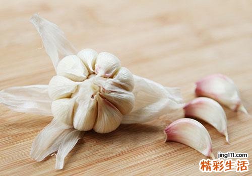 蜂蜜泡大蒜能吃吗 蜂蜜泡大蒜一天吃多少