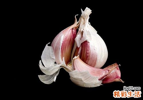 蜂蜜泡大蒜可以补肾吗 男人吃蜂蜜泡大蒜好吗
