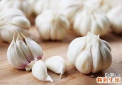 大蒜放冰箱里可以吗 大蒜长芽发霉还能食用吗
