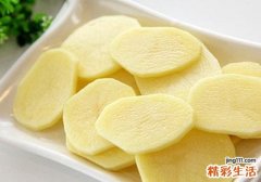 土豆的妙用 她把土豆片放进保温杯，摇了一下，结果吓到所有人