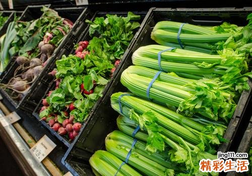 芹菜汁降血压效果好吗 芹菜汁生喝还是熟喝