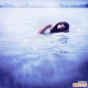 老化松弛性眼袋是怎么回事？