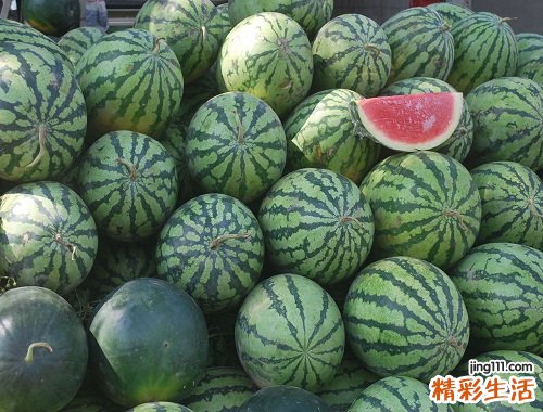 小腿浮肿吃什么能消肿