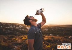 男人吃饭头部出大量汗是什么原因 男人吃饭出汗怎么治疗