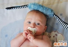 宝宝腋下出汗可以用爽身粉吗 哪些部位不宜擦爽身粉