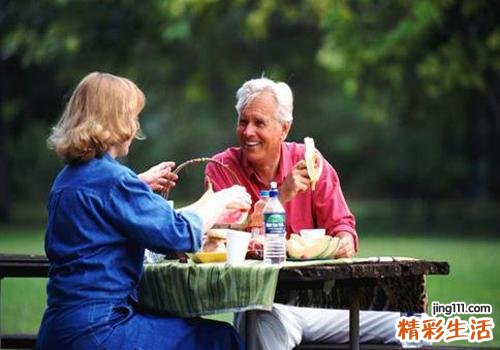 老人消化不良吃什么好 多吃这些食物助消化