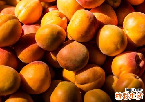 黄桃和牛奶能一起吃吗 吃黄桃后多久能喝牛奶