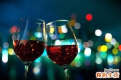 叶状脱色斑是怎么回事？