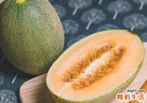 吃完小龙虾可以吃哈密瓜吗 小龙虾和哈密瓜一起吃会怎样