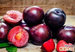吃李子过敏是怎么回事 皮肤过敏可以吃李子吗