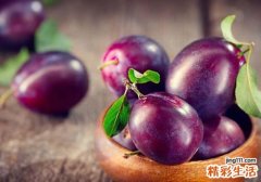 吃了李子可以喝蜂蜜水吗 李子和蜂蜜一起吃会怎样
