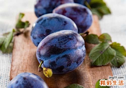 李子和豆浆能一起吃吗 李子和豆浆一起吃会怎样