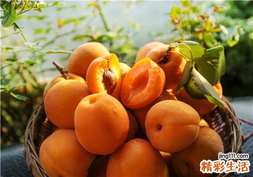 黄桃为什么用盐泡 黄桃和水蜜桃哪个好吃