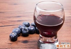 蓝莓泡酒有什么功效 润肠、降脂、美颜！