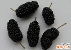 桑葚和什么一起泡水好 草莓、冰糖、蜂蜜和红枣
