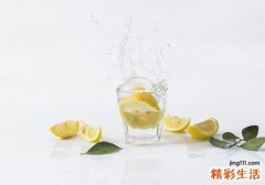 新鲜柠檬泡水用热水还是冷水 柠檬泡水喝要不要去皮