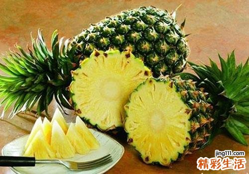 菠萝不能和什么一起吃