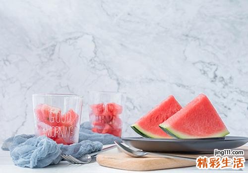西瓜和啤酒能一起吃吗 西瓜和啤酒一起吃好吗