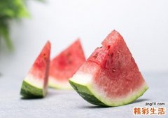 西瓜中间有点黄能吃吗 西瓜中间有点黄是怎么回事