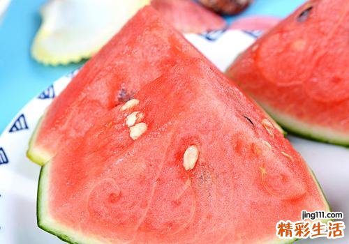 荔枝和西瓜可以一起吃吗 荔枝和西瓜一起吃会怎样