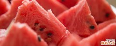 三招挑西瓜的技巧 西瓜中间空心裂开能吃吗