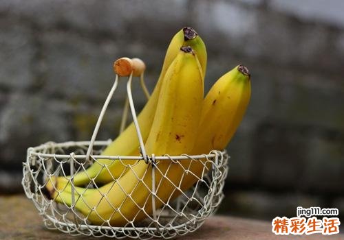 香蕉里面有红点能吃吗 香蕉里面有红色是变质了吗