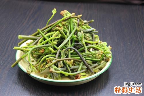吃蕨菜有什么危害 吃蕨菜的注意事项