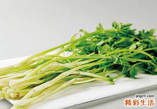 吃芹菜皮肤会变黑吗