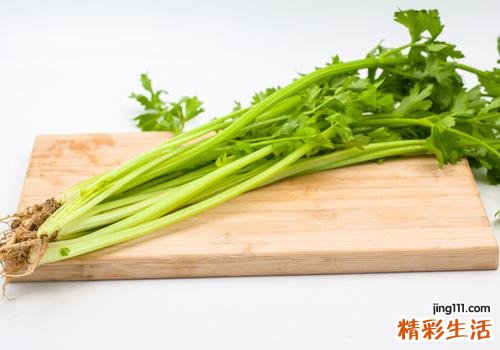 凉拌芹菜需要煮熟吗 芹菜这样做好吃极了