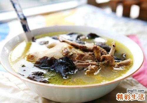 木耳鸽子汤