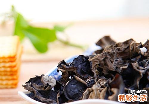 吃木耳大便会变黑吗 吃木耳大便变黑是正常的吗