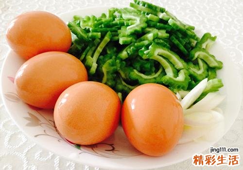 苦瓜炒鸡蛋热量高吗 减肥可以吃苦瓜炒蛋吗