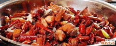 宫保鸡丁可以放土豆吗 宫保鸡丁加的土豆要煮一下吗