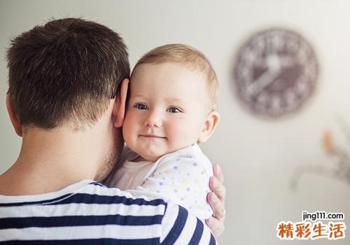 宝宝咳嗽有痰怎么拍背 找对痰的位置,简单4步拍痰!