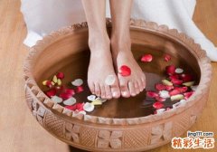 热水泡脚补血吗