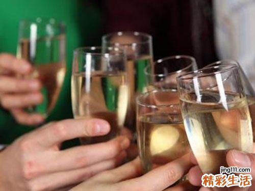 喝酒脸红时是怎么回事 喝酒容易脸红的人用药注意