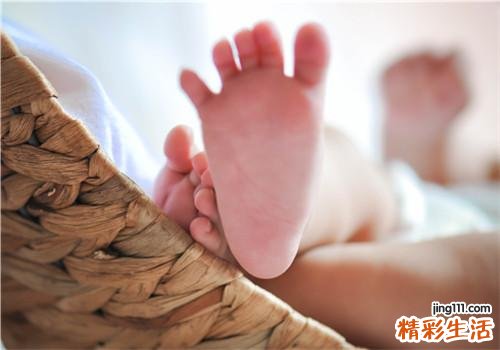 足癣有什么症状 足癣是怎么引起的