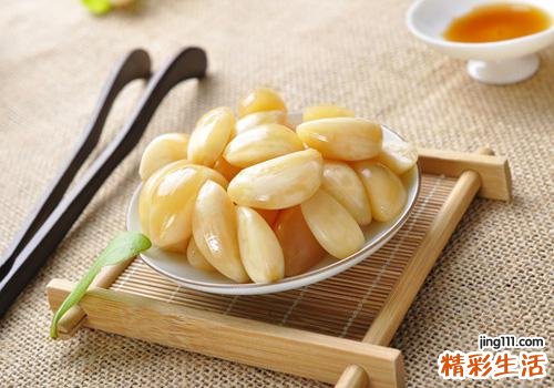 醋泡蒜能治疗灰指甲吗 再也不用担心一个传染