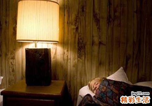 开灯睡觉会长不高吗