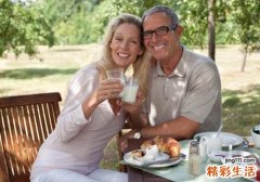 怎么样做预防骨质疏松 要想腿脚好，做好8件事