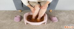 泡脚对瘦腿有帮助吗 为什么泡脚可以消水肿