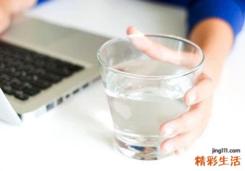 晚上睡觉尿多是什么原因 该怎么办呢?