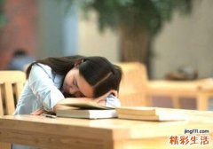 月经提前且量少是什么原因
