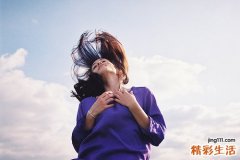 【怎么使美白精华吸收】轻轻按压皮肤 帮助美白精华吸收