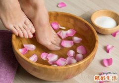冬天手脚冰凉用什么泡脚 冬天泡脚的注意事项